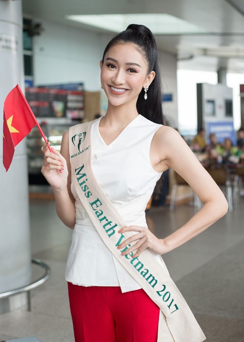 Ha Thu mang theo 10 kien hanh ly den Philippines thi Miss Earth-Hinh-8